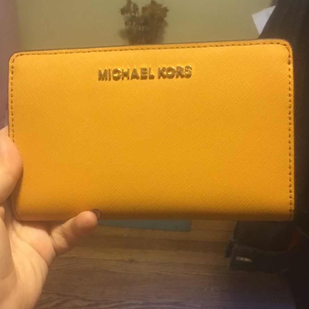 Mustard yellow Michael Kors jetset wallet!